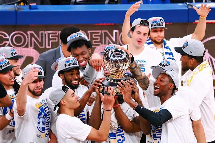 May 26, 2022; San Francisco, California, USA; The Golden State Warriors celebrate after winning game five of the 2022 western conference finals against the Dallas Mavericks at Chase Center. Mandatory Credit: Kelley L Cox-USA TODAY Sports
